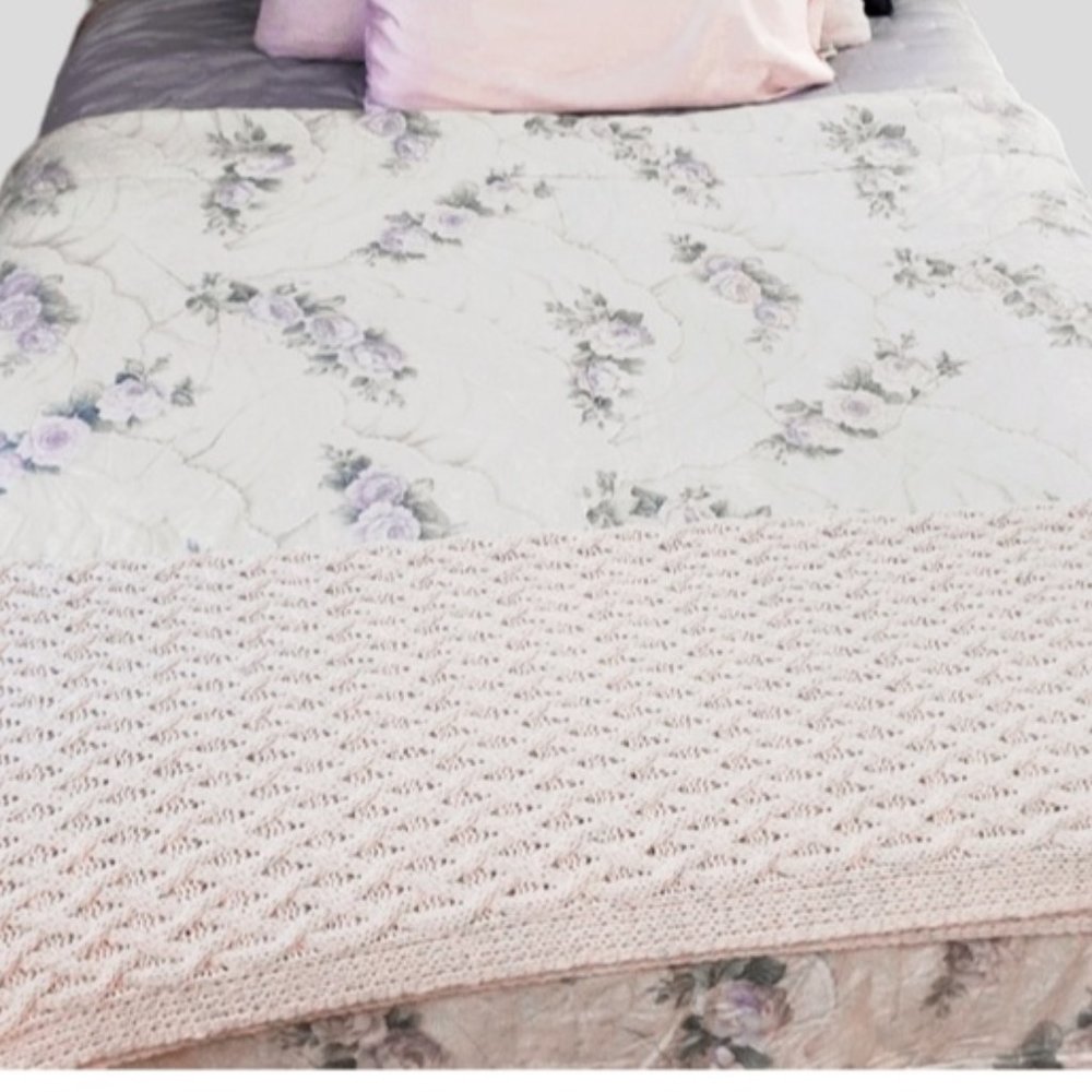 REVERSIBLE TWIN BED COMFORTER- THE BAY